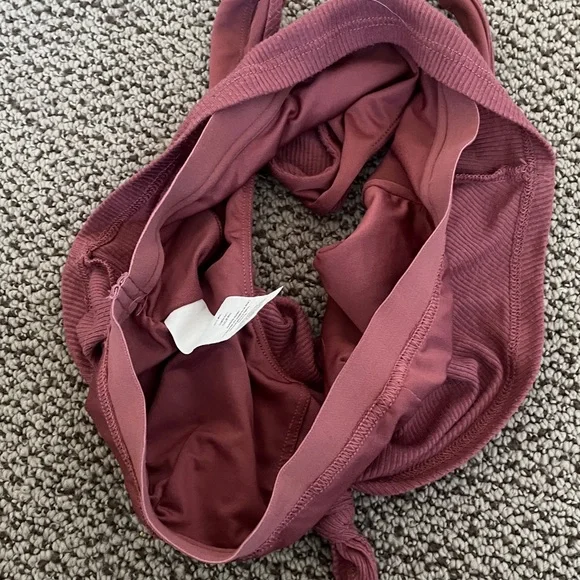 ALO yoga sports bra - Picture 4 of 4